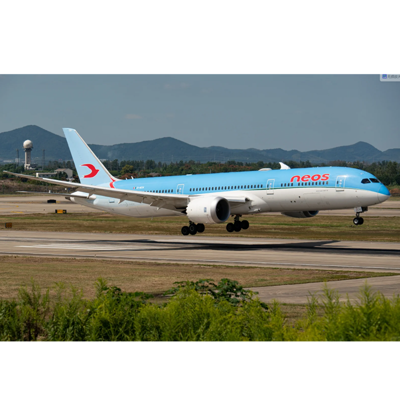 Model Airplane Plastic - Масштаб 1:200 B737 MAX8 Neos Airlines